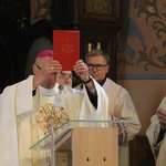 Mława. Konsekrecja ołtarza w parafii pw. św. Stanisława BM - cz. I