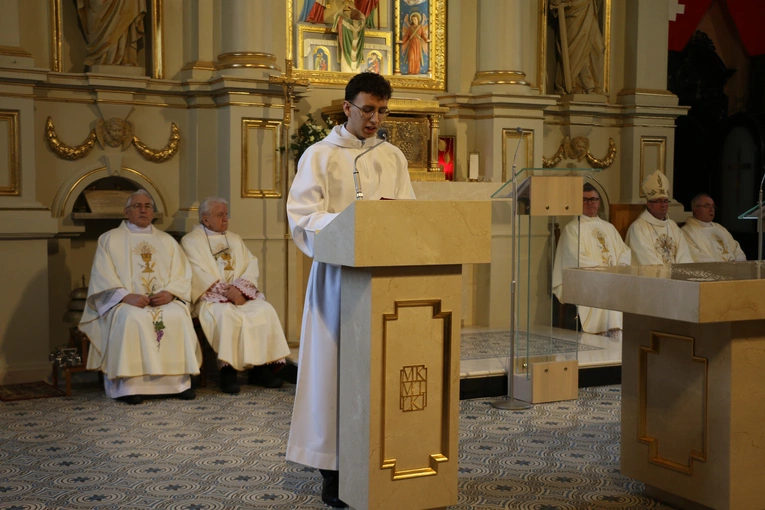 Mława. Konsekrecja ołtarza w parafii pw. św. Stanisława BM - cz. I