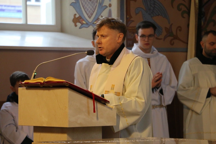 Mława. Konsekrecja ołtarza w parafii pw. św. Stanisława BM - cz. I