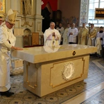 Mława. Konsekrecja ołtarza w parafii pw. św. Stanisława BM - cz. I