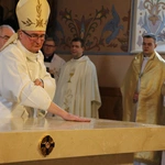 Mława. Konsekrecja ołtarza w parafii pw. św. Stanisława BM - cz. I