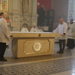 Mława. Konsekrecja ołtarza w parafii pw. św. Stanisława BM - cz. II