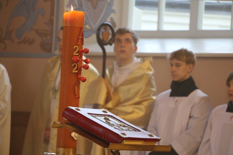 Mława. Konsekrecja ołtarza w parafii pw. św. Stanisława BM - cz. II