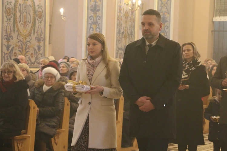 Mława. Konsekrecja ołtarza w parafii pw. św. Stanisława BM - cz. II