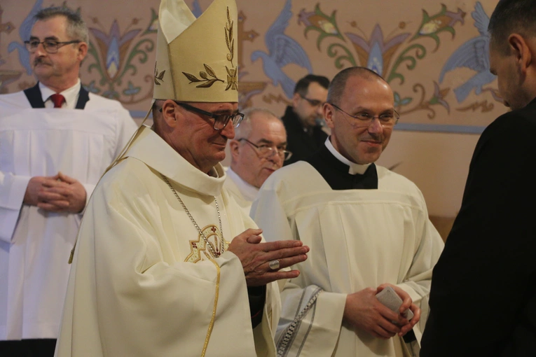 Mława. Konsekrecja ołtarza w parafii pw. św. Stanisława BM - cz. II