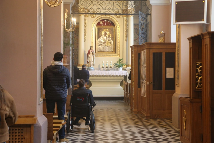 Mława. Konsekrecja ołtarza w parafii pw. św. Stanisława BM - cz. II