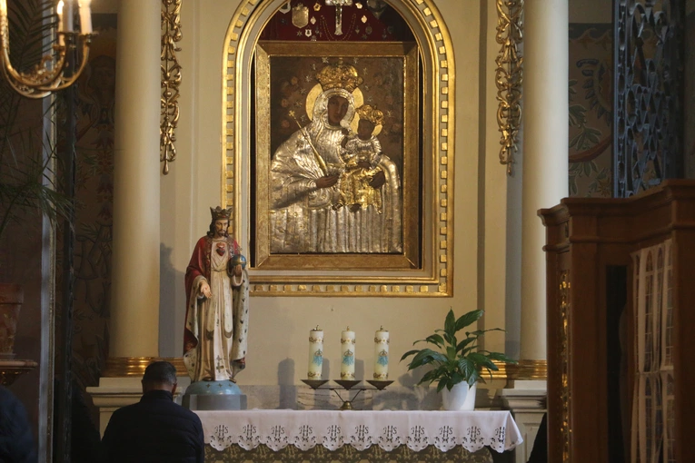Mława. Konsekrecja ołtarza w parafii pw. św. Stanisława BM - cz. II