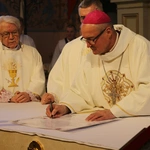 Mława. Konsekrecja ołtarza w parafii pw. św. Stanisława BM - cz. II
