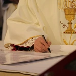 Mława. Konsekrecja ołtarza w parafii pw. św. Stanisława BM - cz. II
