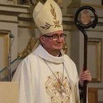 Mława. Konsekrecja ołtarza w parafii pw. św. Stanisława BM - cz. II
