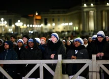 Po ostrej niewydolności oddechowej papież spał całą noc