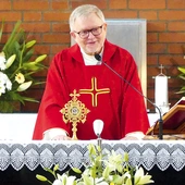 	Ojciec Kazimierz Malinowski, dyrektor harmęskiego centrum, będzie gospodarzem marcowej sesji.