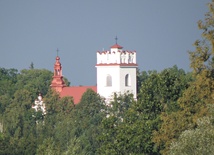 Kościół parafialny w Białowieży miał być wotum za odzyskanie przez Polskę niepodległości. 