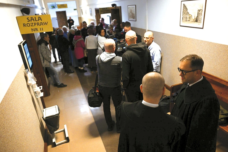 	W sądzie pojawili się zwolennicy ks. Siwińskiego oraz przedstawiciele mediów.