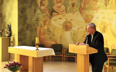 	Ks. Marek Dziewiecki  na skrzatuskich rekolekcjach.