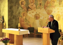 	Ks. Marek Dziewiecki  na skrzatuskich rekolekcjach.