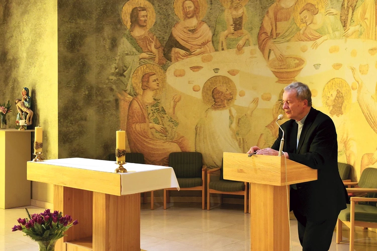 	Ks. Marek Dziewiecki  na skrzatuskich rekolekcjach.