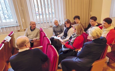 Jedni słuchają drugich – to dobry sposób na pracę we wspólnotach w parafii.