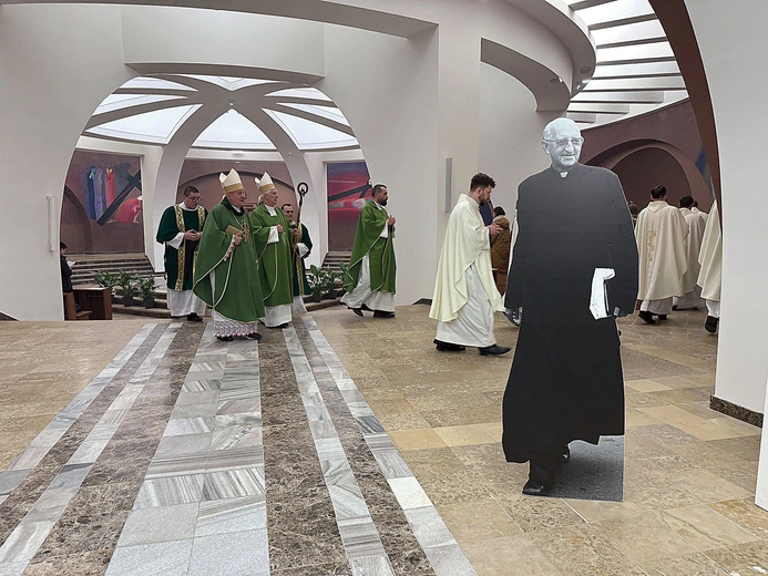 	W homilii bp Adam Wodarczyk zacytował fragment zapisków ks. Blachnickiego: „Próbując ogarnąć całościowo drogę  64 lat mojego życia, widzę, że z punktu widzenia rozwoju życia nowego, życia Bożego we mnie, można w nim wyodrębnić cztery etapy: nowe narodzenie i trzy nawrócenia:  Nawrócenie wiary, Nawrócenie ufności, Narodzenie miłości”.