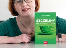	Ideę książki świetnie uzupełnia okładka, która wykorzystuje motyw kintsugi – w dużym uproszczeniu: to starożytna azjatycka sztuka naprawiania naczyń za pomocą pozłacanego kleju.