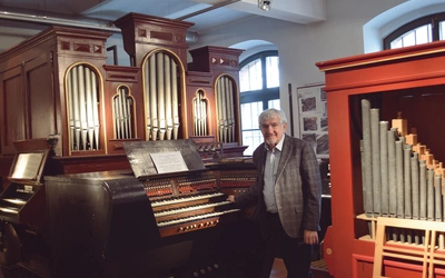 	Na ekspozycji prof. Julian Gembalski zgromadził blisko 500 eksponatów.