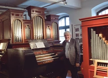 	Na ekspozycji prof. Julian Gembalski zgromadził blisko 500 eksponatów.