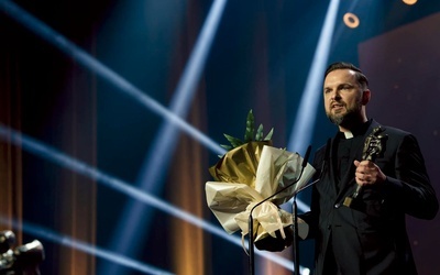 Nagrodę odebrał ks. Łukasz Mudrak – dyrektor CAL.