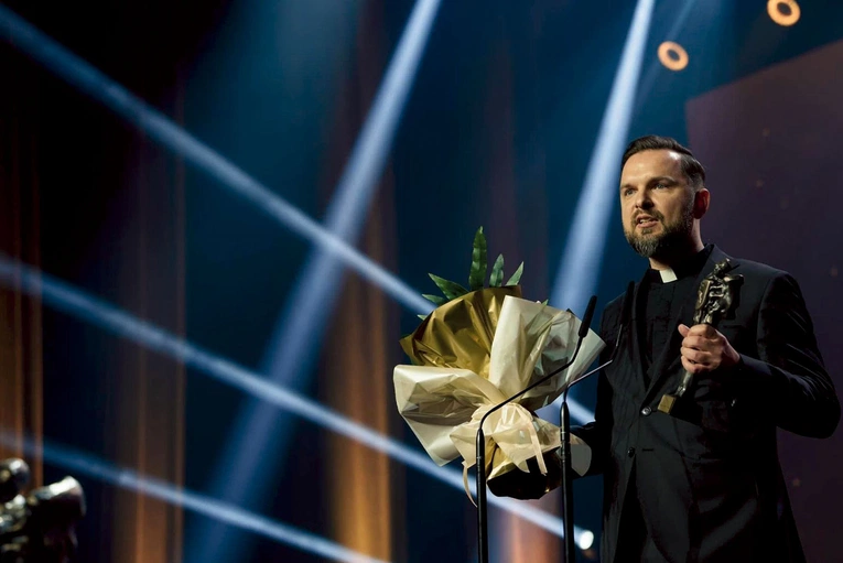 Nagrodę odebrał ks. Łukasz Mudrak – dyrektor CAL.