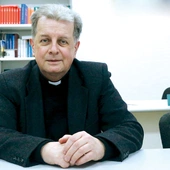 Ks. Stanisław Garnczarski przypomina, że liturgia jest fundamentem życia Kościoła.