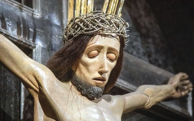 Od pięciu wieków Jezus przybity do krzyża dzieli los mieszkańców tego miasta.