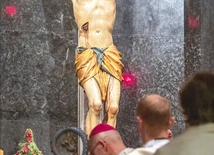 Na modlitwie przed cudownym krucyfiksem 12 marca zgromadzi się episkopat polski i wierni pielgrzymujący  do Wielkopostnych Kościołów Stacyjnych.