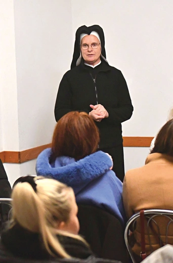 Pochodząca z Bienowa k. Żar siostra aktualnie posługuje we Wrocławiu i pomaga kobietom w kryzysie.