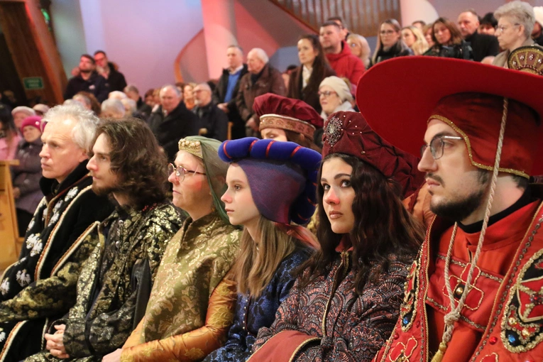 Lucień. Wprowadzenie relikwii św. Kazimierza