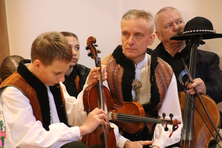 Lucień. Wprowadzenie relikwii św. Kazimierza