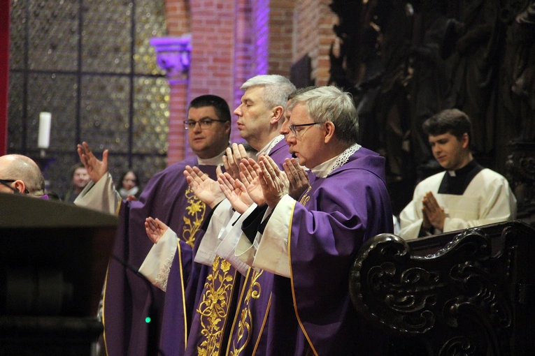 Środa Popielcowa 2025 w archikatedrze wrocławskiej