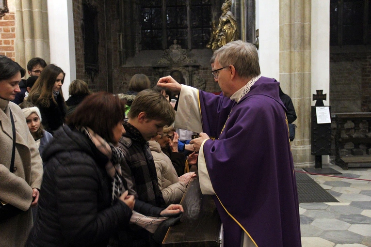 Środa Popielcowa 2025 w archikatedrze wrocławskiej