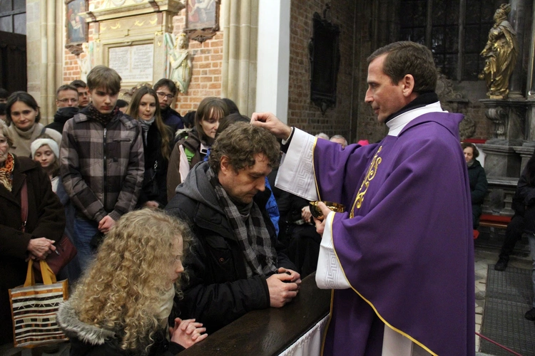 Środa Popielcowa 2025 w archikatedrze wrocławskiej