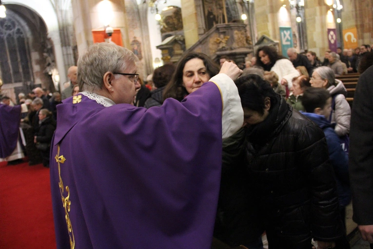 Środa Popielcowa 2025 w archikatedrze wrocławskiej