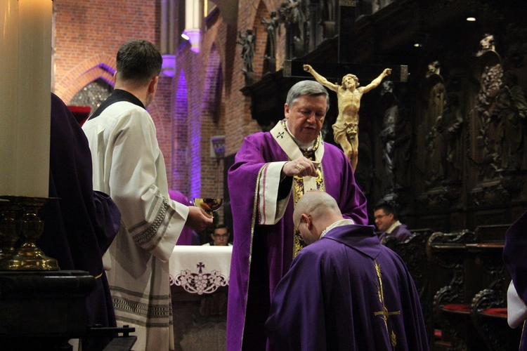 Środa Popielcowa 2025 w archikatedrze wrocławskiej