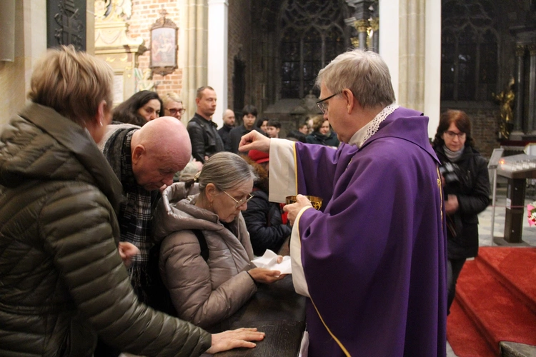 Środa Popielcowa 2025 w archikatedrze wrocławskiej