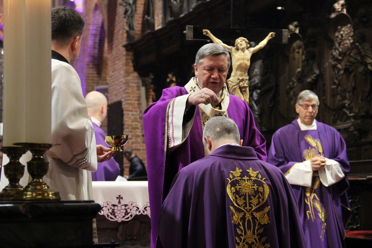 Środa Popielcowa 2025 w archikatedrze wrocławskiej