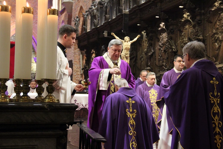 Środa Popielcowa 2025 w archikatedrze wrocławskiej