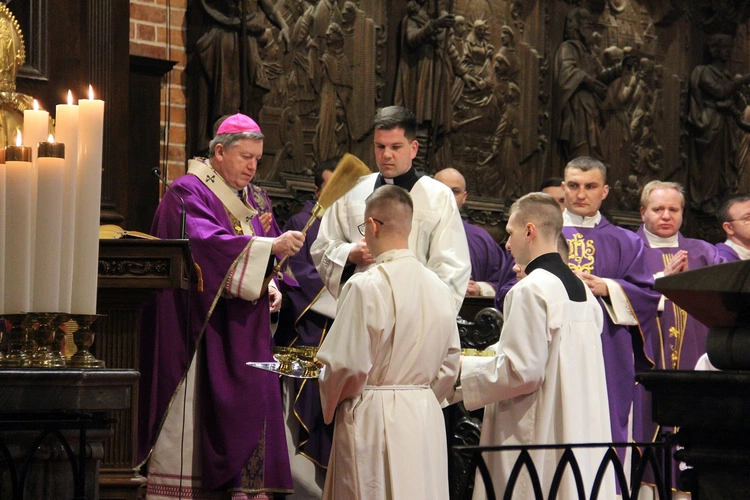 Środa Popielcowa 2025 w archikatedrze wrocławskiej