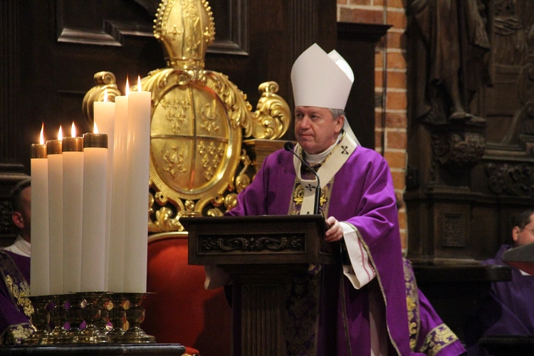 Środa Popielcowa 2025 w archikatedrze wrocławskiej