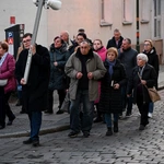 Liturgia stacyjna w Opolu. Procesja do kościoła "na Górce"