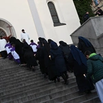 Liturgia stacyjna w Opolu. Procesja do kościoła "na Górce"