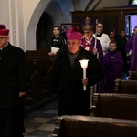 Liturgia stacyjna w Opolu. Procesja do kościoła "na Górce"