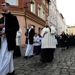 Liturgia stacyjna w Opolu. Procesja do kościoła "na Górce"
