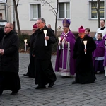 Liturgia stacyjna w Opolu. Procesja do kościoła "na Górce"