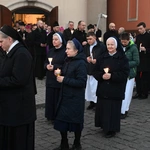 Liturgia stacyjna w Opolu. Procesja do kościoła "na Górce"